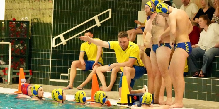 Foto: Waterpolomannen Nunspeet zet zegereeks voort met winst op VZC