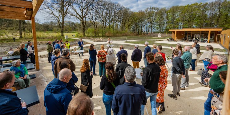 Foto: Stichting Paasheuvelgroep opent duurzaam Boshuis in Vierhouten