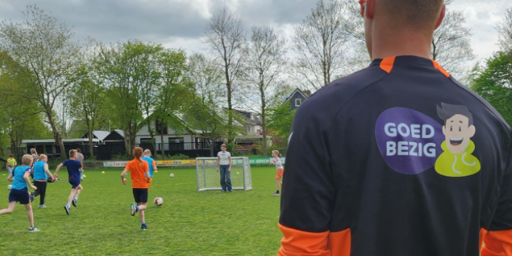 Foto: 600 kinderen genieten van zonnige Koningsspelen in Wezep