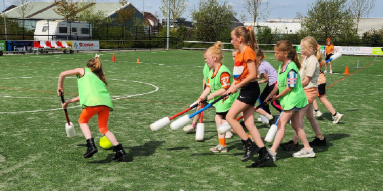 Foto: 600 kinderen genieten van zonnige Koningsspelen in Wezep