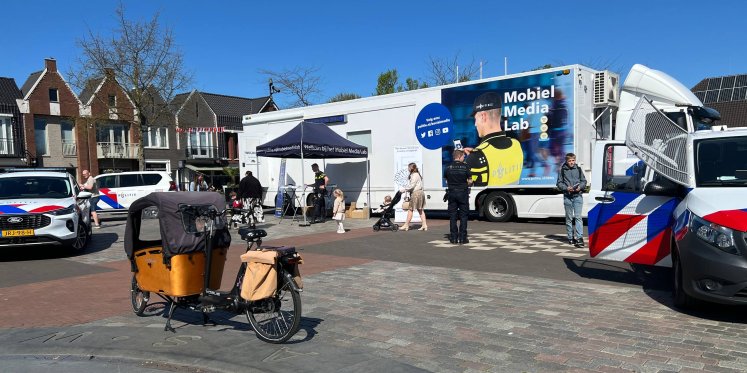 Foto: Mobiel Media Lab geeft voorlichting over cybercriminaliteit in Nunspeet