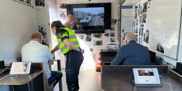 Foto: Mobiel Media Lab geeft voorlichting over cybercriminaliteit in Nunspeet