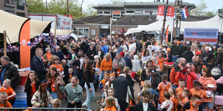 Foto: Koningsdag Hoevelaken zonder livemuziek door druk op organisatie