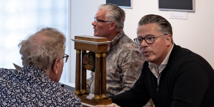 Foto: Wat is het waard? Nunspeet staat in de rij voor taxatie van kunst en antiek