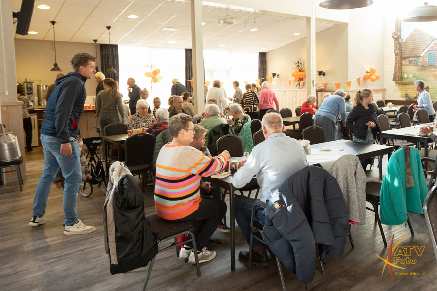 Foto: Gezellig en smakelijk Koningsdagontbijt in Doornspijk