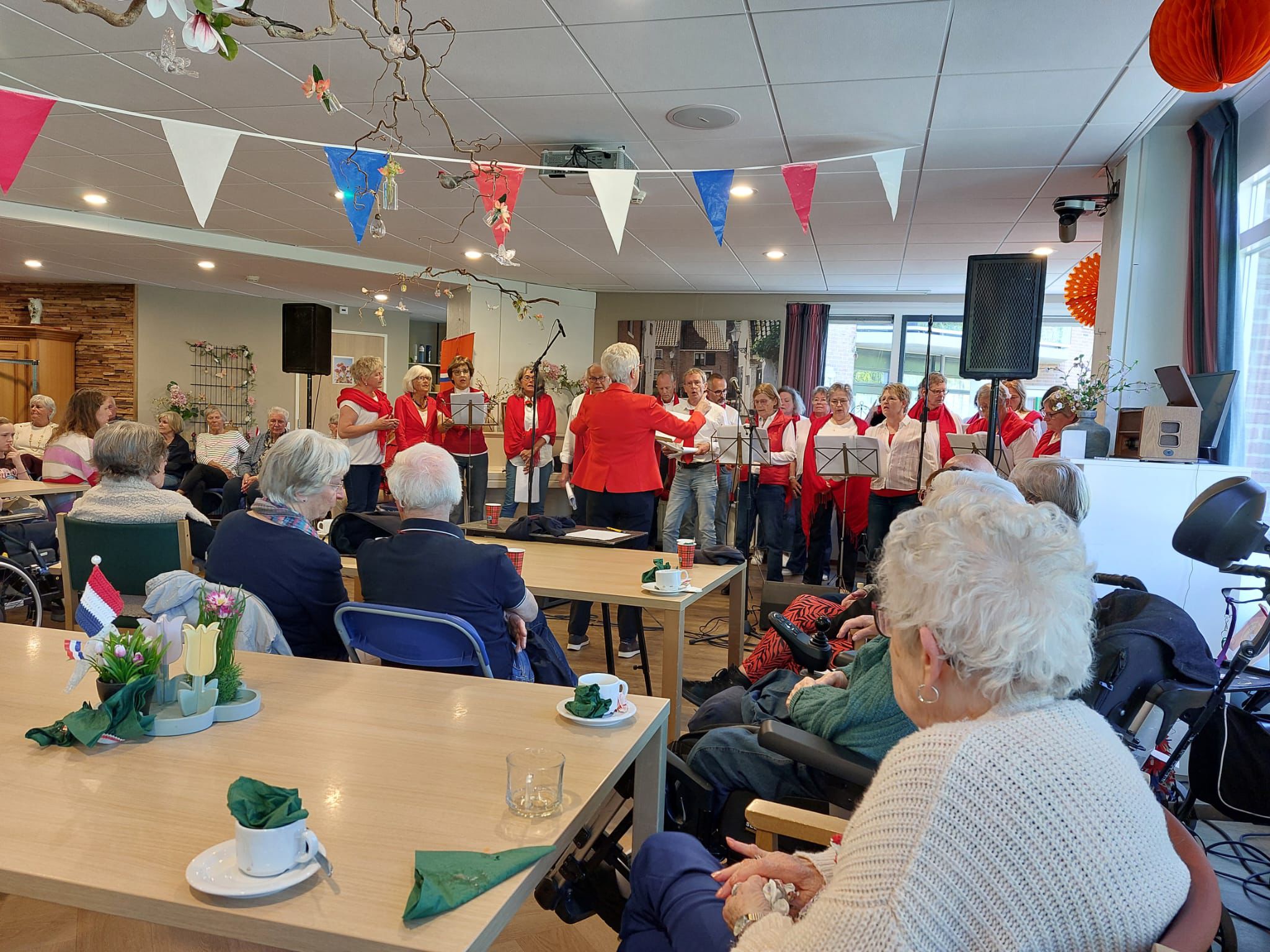Foto: Geslaagde Oranjemiddag in Nieuwe Feithenhof