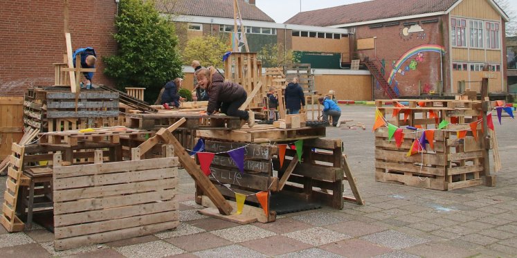 Foto: Timmerdorp Oldebroek keert terug: “Kinderen hoeven geen timmerman te zijn, als ze maar plezier hebben”