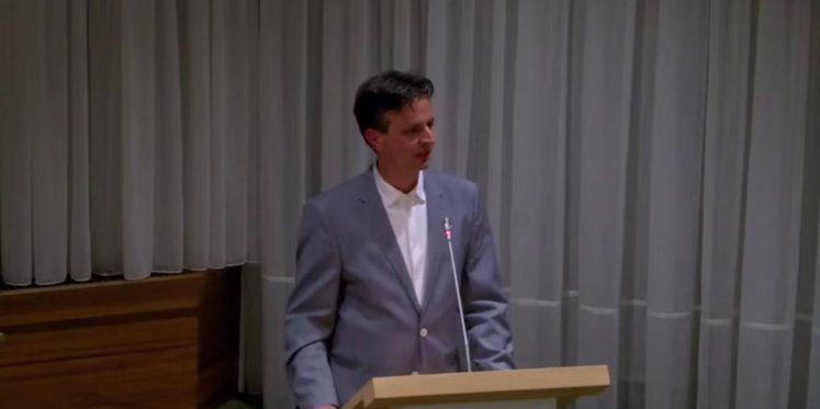 Foto: Oldebroekse Formateur Rutger van den Noort stelt zich voor