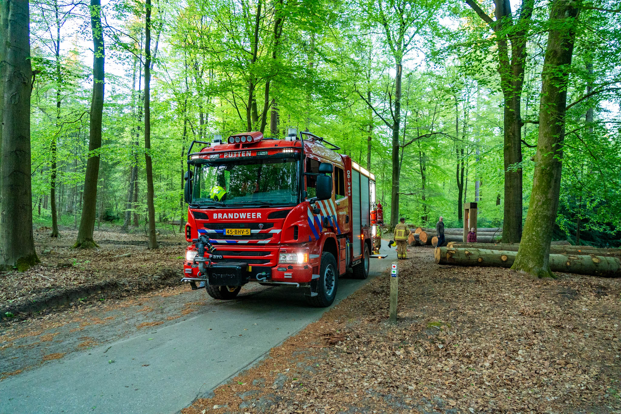 Foto: Mountainbikers ontdekken beginnende bosbrand in Putten