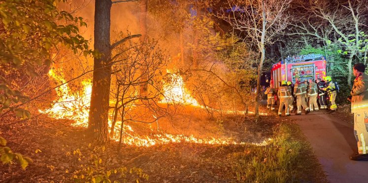 Foto: Brand aan Gerard Vethlaan in Nunspeet: brandweer extra alert