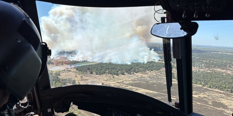 Foto: Bart vloog boven brand bij ’t Harde: ‘Je hoorde het vuur gewoon huilen’