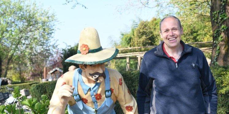 Foto: Frans Tempelman klust bij de Veensche Kas: 'Wat ik ervoor terugkrijg? Alleen maar liefde!'