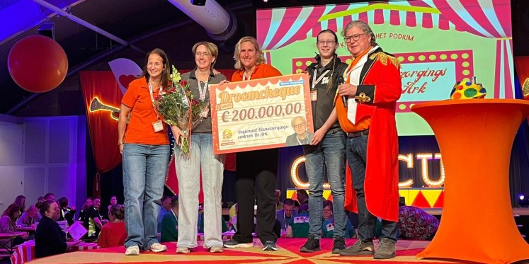 Foto: Dierencentrum De Ark krijgt onverwacht 200.000 euro: ‘Ik stond te trillen op mijn benen’