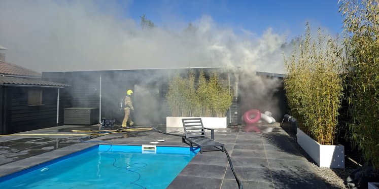 Foto: Schuurbrand snel onder controle aan Harderwijkerweg in Hulshorst