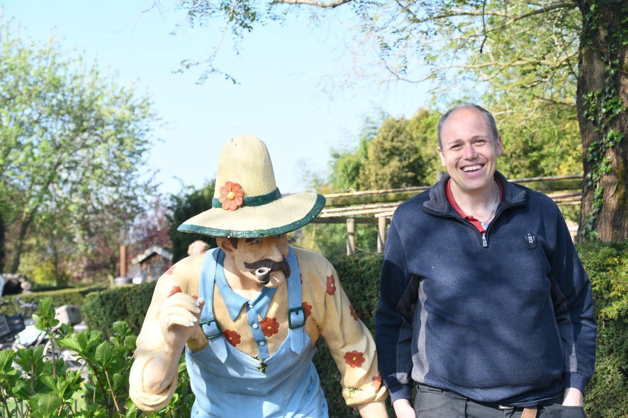 Foto: Frans Tempelman klust bij de Veensche Kas: 'Wat ik ervoor terugkrijg? Alleen maar liefde!'