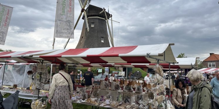 Foto: Lentemarkt bij Molen De Duif groeit en bloeit: Drukte verwacht