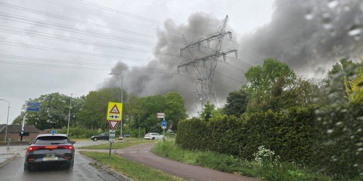 Foto: Opnieuw grote brand in Harderwijk, politie ontdekt fles spiritus