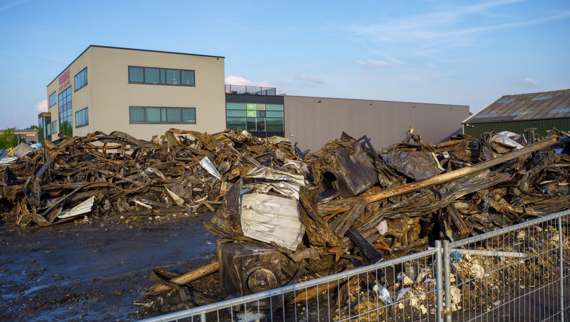Foto: Verwoestende brand in Ermelo werd mogelijk aangestoken