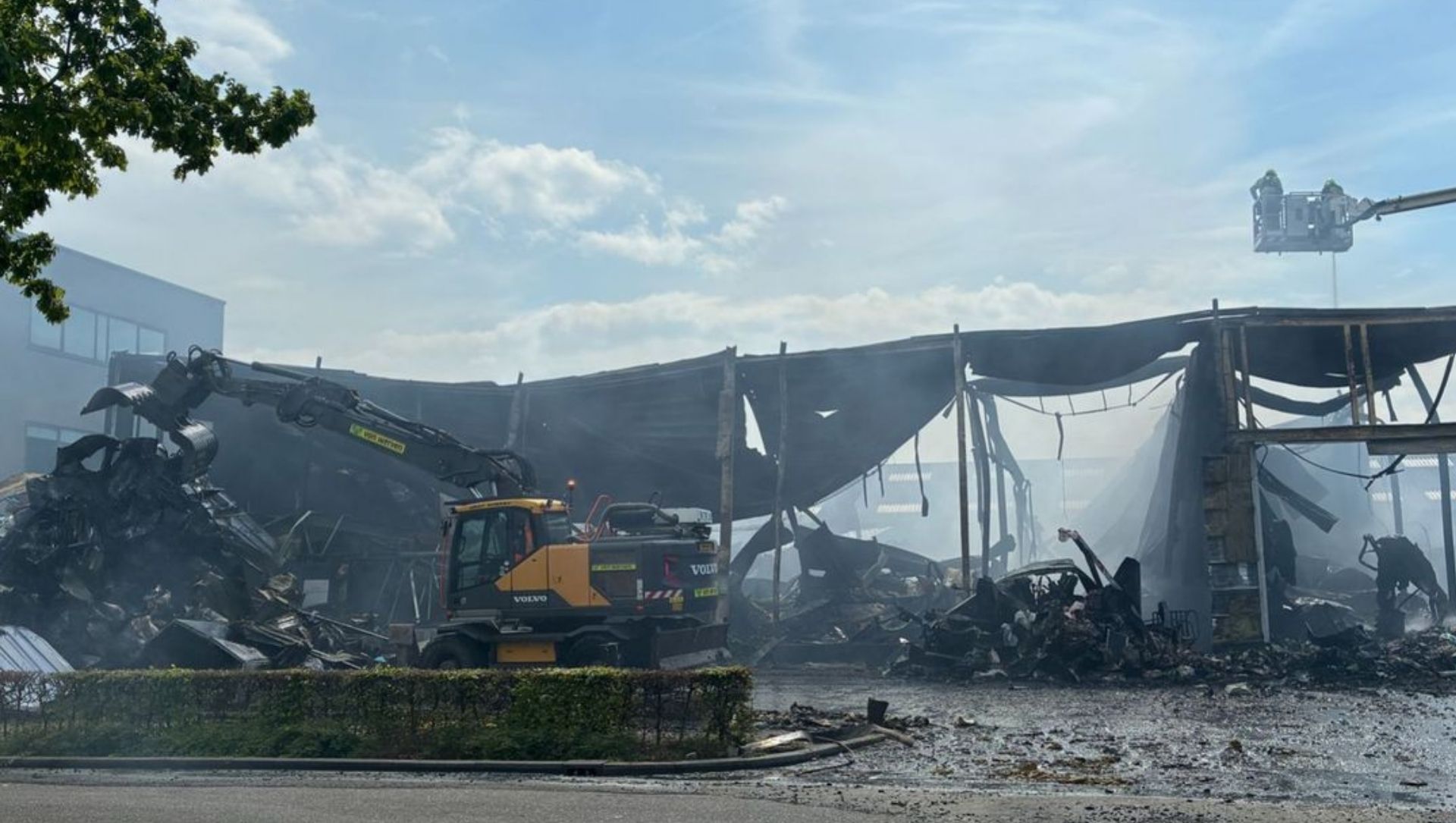 Foto: Verwoestende brand in Ermelo werd mogelijk aangestoken