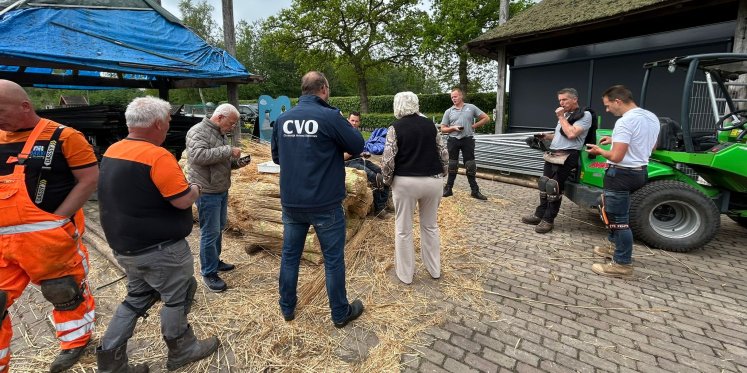 Foto: CVO verrast harde werkers bij het Boerderijmuseum