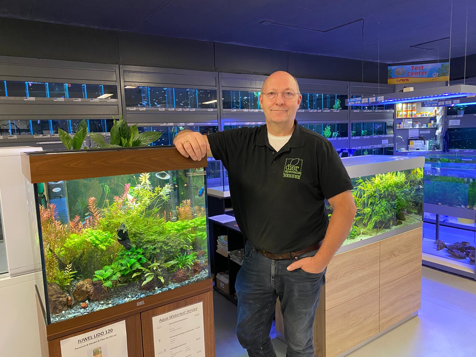 Foto: Martin (65) over de nieuwe fase van hem én zijn dierenwinkel: 'Soms lopen dingen anders dan je denkt'