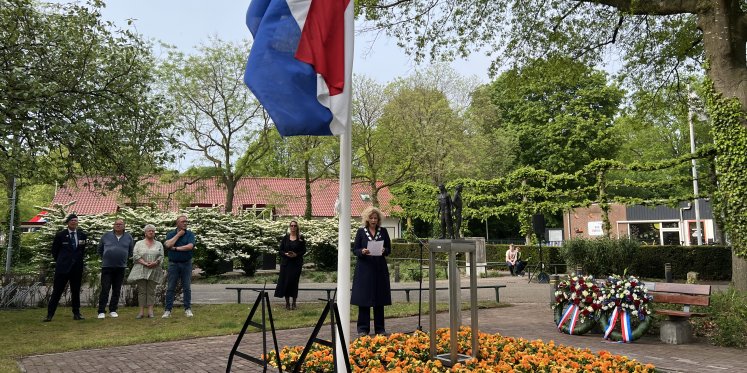 Foto: Samen stilstaan bij vrijheid, herinnering en hoop tijdens herdenkingen in Hulshorst