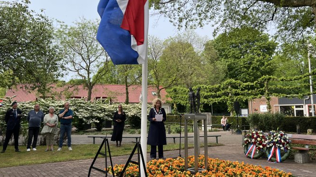 Foto: Samen stilstaan bij vrijheid, herinnering en hoop tijdens herdenkingen in Hulshorst