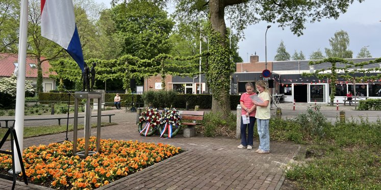 Foto: Samen stilstaan bij vrijheid, herinnering en hoop tijdens herdenkingen in Hulshorst