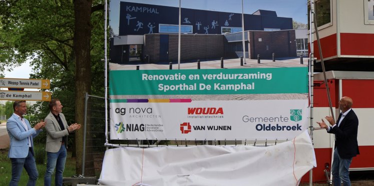 Foto: VIDEO: Renovatie sporthal De Kamphal in Wezep officieel van start
