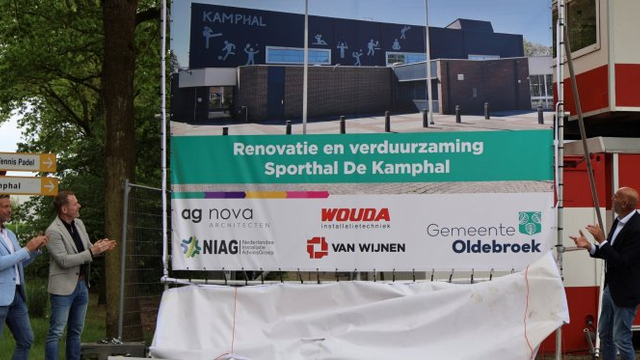 Foto: VIDEO: Renovatie sporthal De Kamphal in Wezep officieel van start