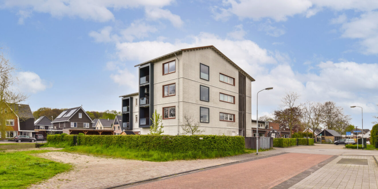 Foto: Bewoners Kooiveen na 20 jaar weg?! CVO bevraagt wethouder Vos opnieuw