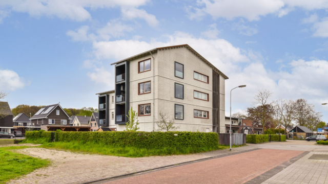 Foto: Bewoners Kooiveen na 20 jaar weg?! CVO bevraagt wethouder Vos opnieuw