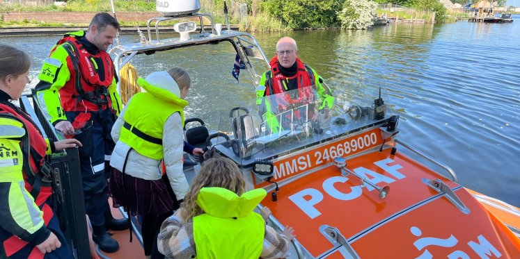 Foto: Bezoekers beleven reddingswerk van dichtbij in Elburg