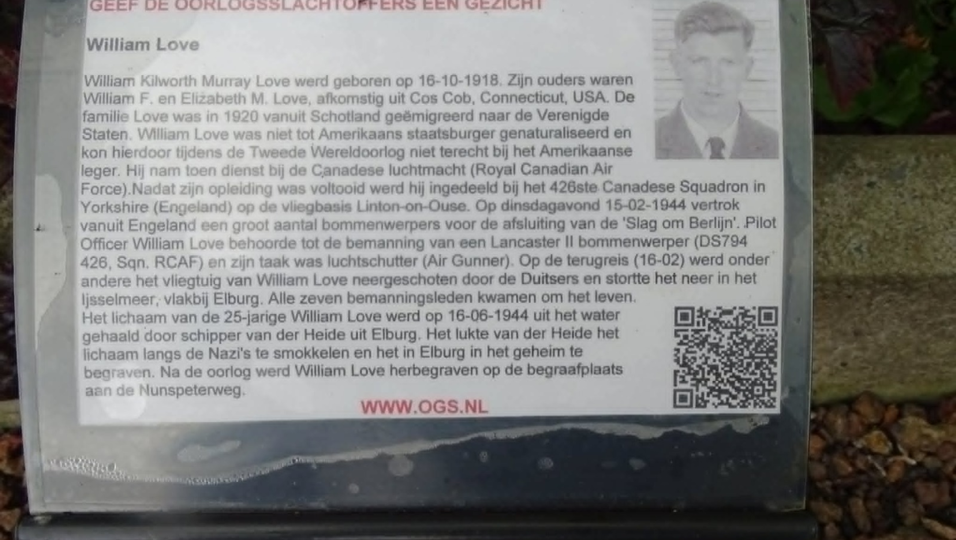 Foto: Groene oorlogsgraven in Elburg vragen ook na 4 mei om zorg: ‘We vergeten geen één graf’