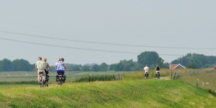 Foto: Fietsdag in Elburg helpt senioren veilig en met plezier op weg