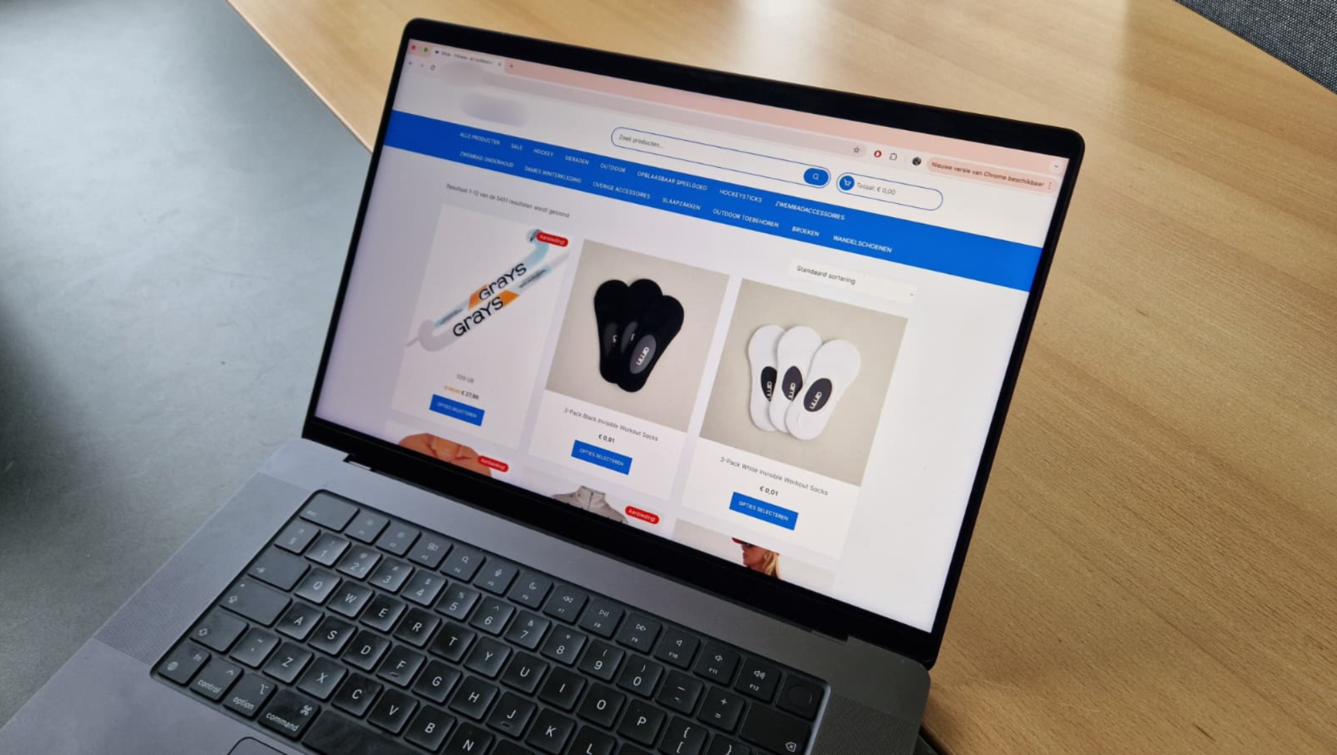 Foto: Boze klant voor de deur: Jan ontdekt dat Chinese webshop zijn adres gebruikt