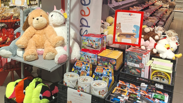 Foto: Plus Oldebroek houdt inzamelactie voor jubilerende Speelgoedbank Elburg