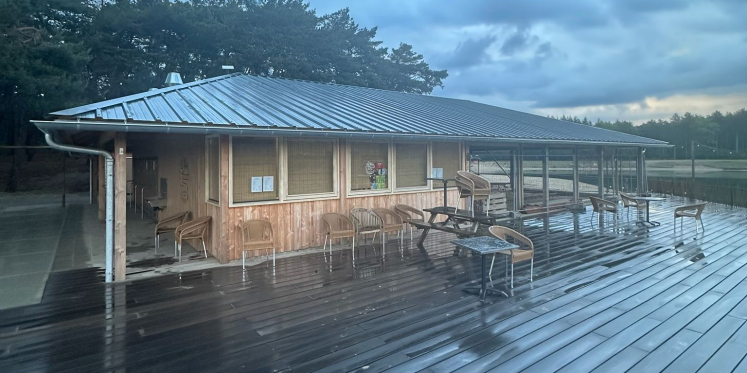 Foto: Dak erop, vergunning binnen: Strandpaviljoen Zandibar gaat binnenkort open