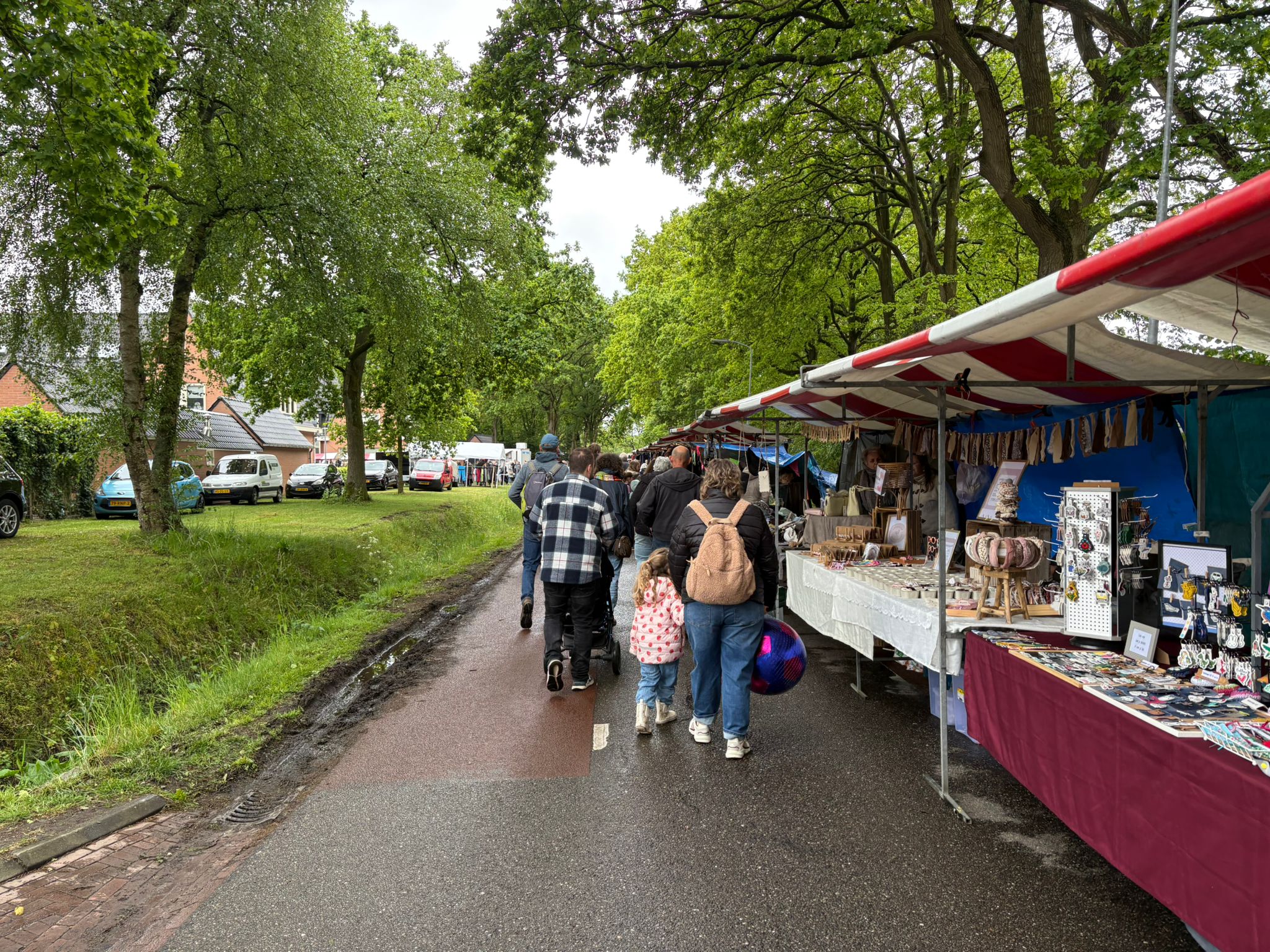 Foto: Standhouders al 30 jaar trouw aan Hemelvaartsmarkt ’t Harde