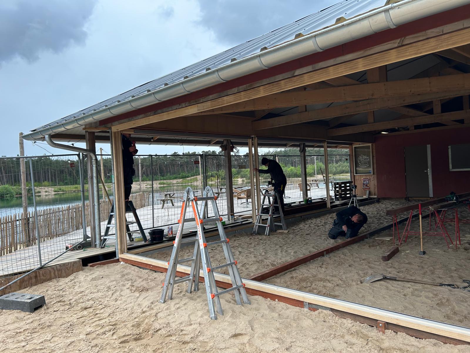 Foto: Dak erop, vergunning binnen: Strandpaviljoen Zandibar gaat binnenkort open