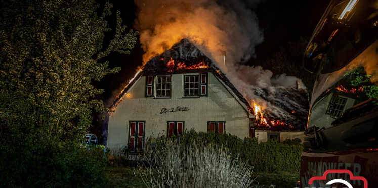 Foto: Getuigen gezocht na verwoestende woningbrand in Oldebroek