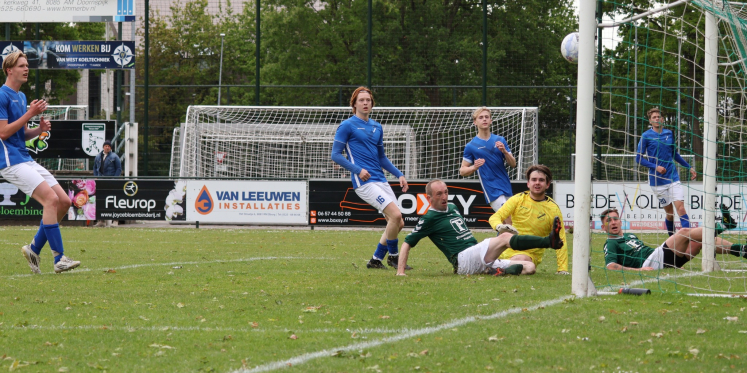 Foto: S.V. ’t Harde lijdt pijnlijke nederlaag tegen het AGOVV