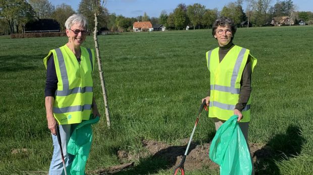 Foto: Hennie en Tineke ergerden zich aan zwerfafval en kwamen zelf in actie