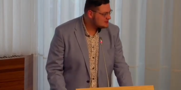 Foto: Maidenspeech Damian van der Linde (CVO): ‘Oldebroek is echt mijn thuis.’