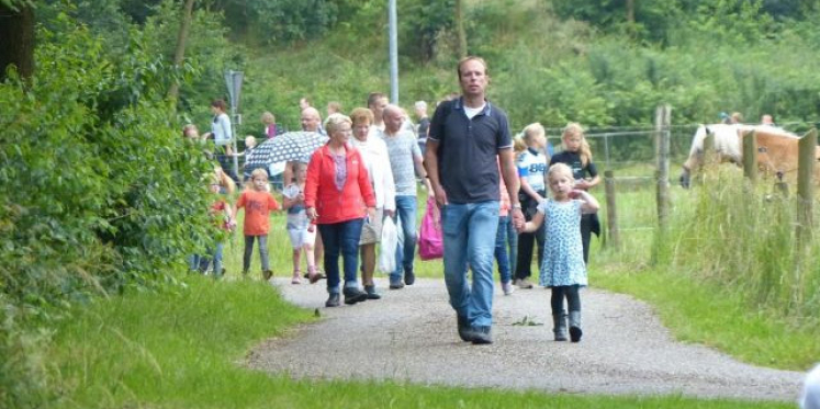 Foto: De avondvierdaagse Elburg komt er weer aan