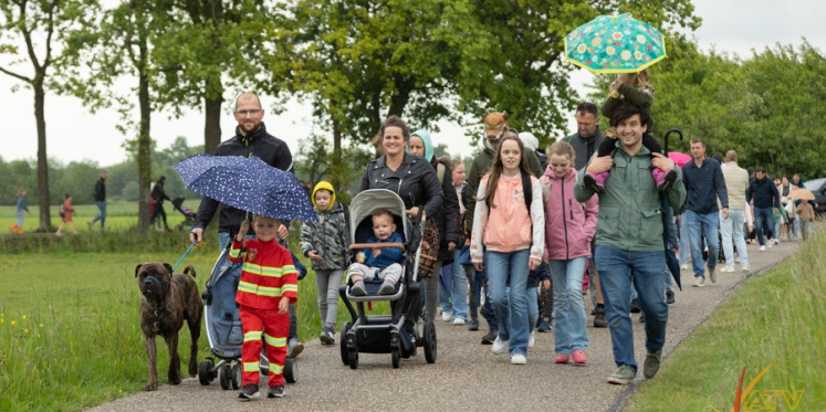 Foto: Eerste dag avondvierdaagse Doornspijk zit erop