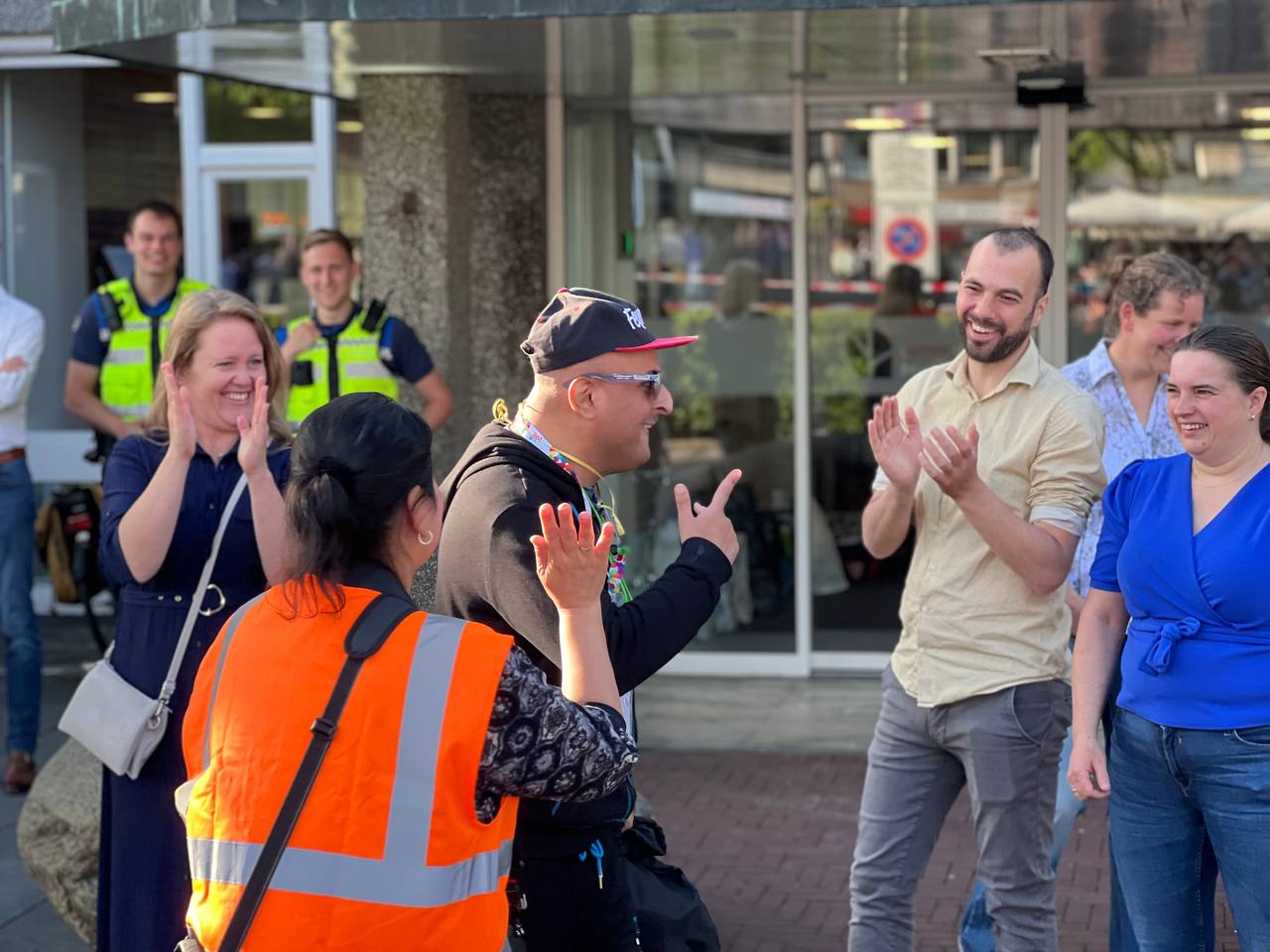 Zon, sfeer en veel blije gezichten tijdens feestelijke afsluiting van de avondvierdaagse i