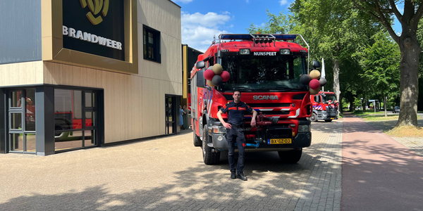 Foto: Brandweerman William blij met vernieuwde kazerne in Nunspeet: 'Alles was gewoon oud'