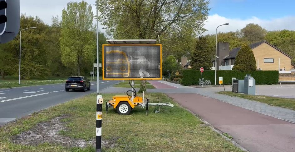 Foto: Autovoelers krijgen in Harderwijk met een opvallende boodschap te maken