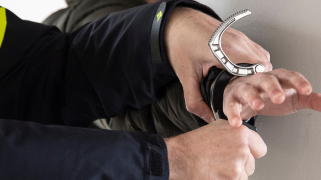 Foto: Minderjarige die toegangsdeur in Nijkerk vernielde is een jongen uit Amsterdam